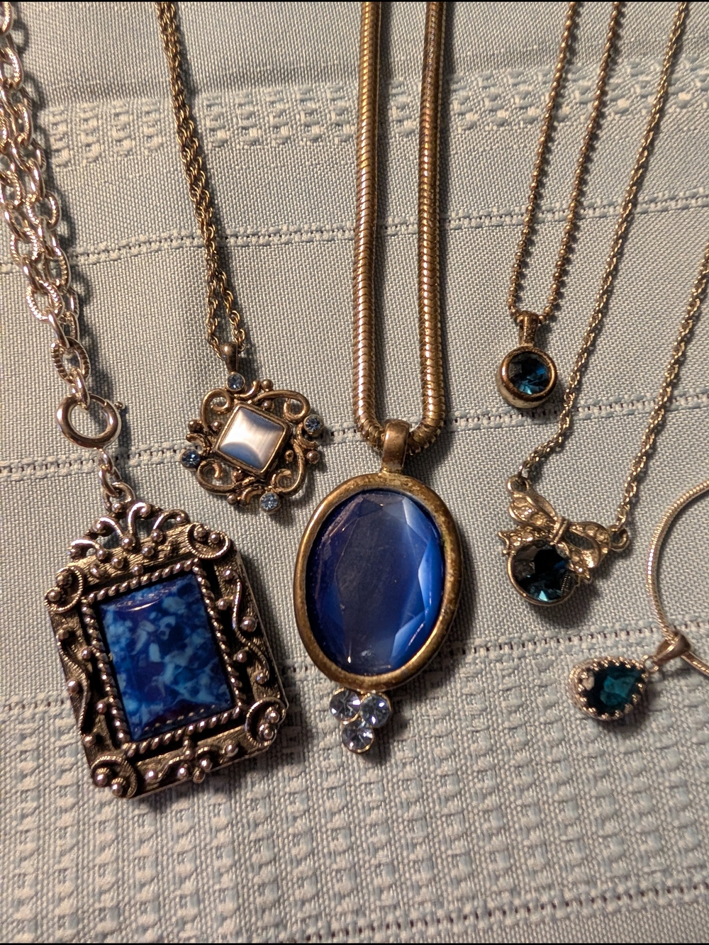 Vintage-Inspired Blue Gem Pendant Necklace Set